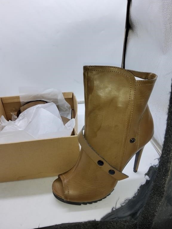 Size 10 brown heel boots