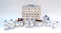 Lot, Blue Onion spice set with wooden rack