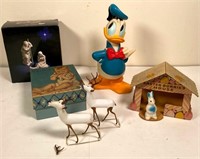 Walt disnet Donald Duck toy, easter Bunny house