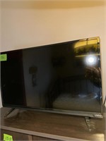 Vizio 32" TV (Flat screen)