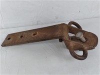 Vintage Bolt Hitch - Neato! See pics for size