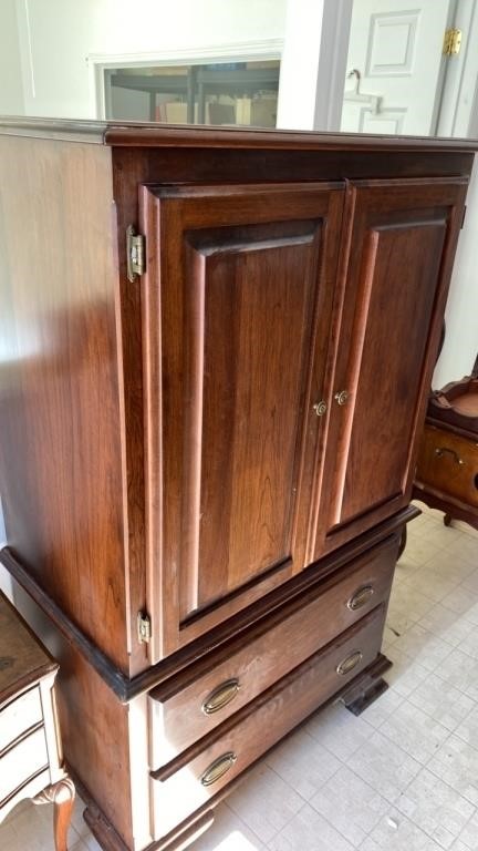 Solid wood quality hutch cabinet