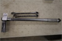 TORQUE WRENCH AND TUBING WRENCHES