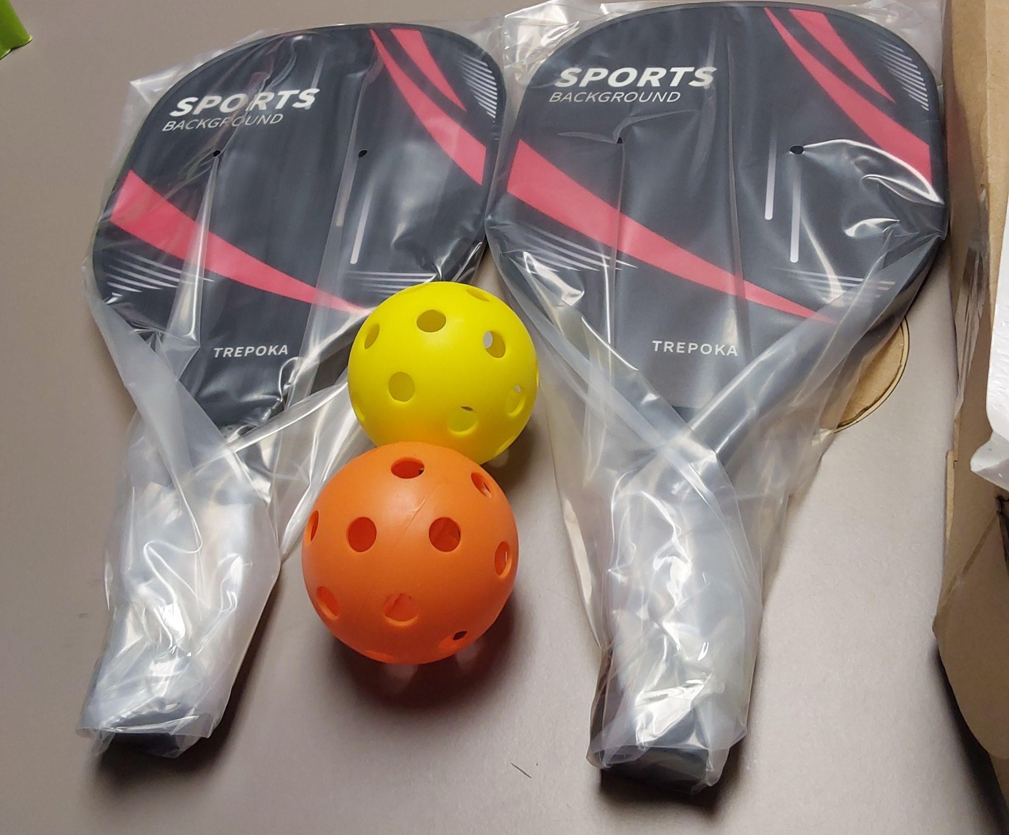 Set of 2 Pickleball Paddles w/2 Balls