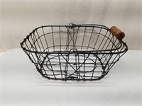 Wire Carrier Basket w Wooden Handle