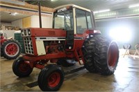 IH 986 Diesel Tractor with Duals