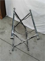 Masonry foldable mud stand