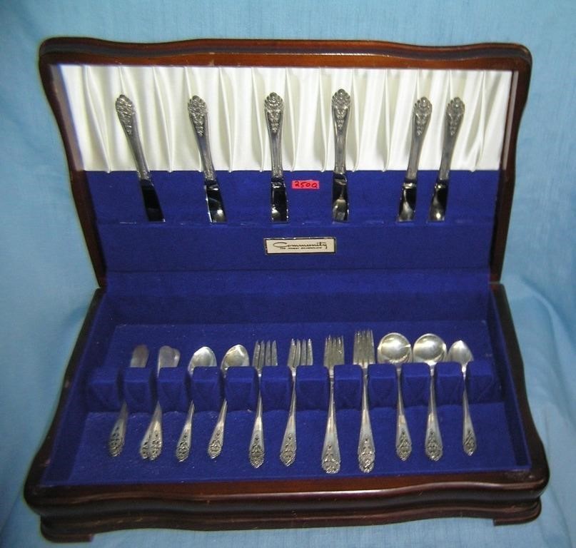 Queen's lace 35 piece sterling silver flatware set