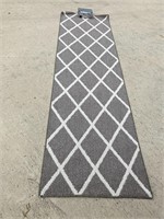 GRAY/ WHITE DIAMOND RUG RUNNER-24IN X 84IN