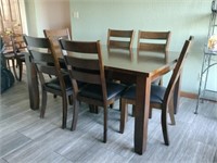 Kitchen Table w/ 6 Chairs & 1 Leaf