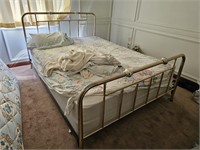 Metal bed frame headboard footboard do not have