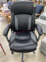NEW BLACK SWIVAL LEATHER OFFICE CHAIR, MISSING