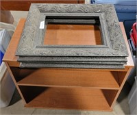 2 DECORATIVE PICTURE FRAMES & SMALL STAND