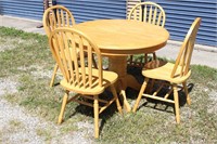 Kitchen Table/ (4) Chairs W/ Built In Leaf