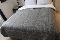 Queen Comforter, Shams & Pillows (R8)