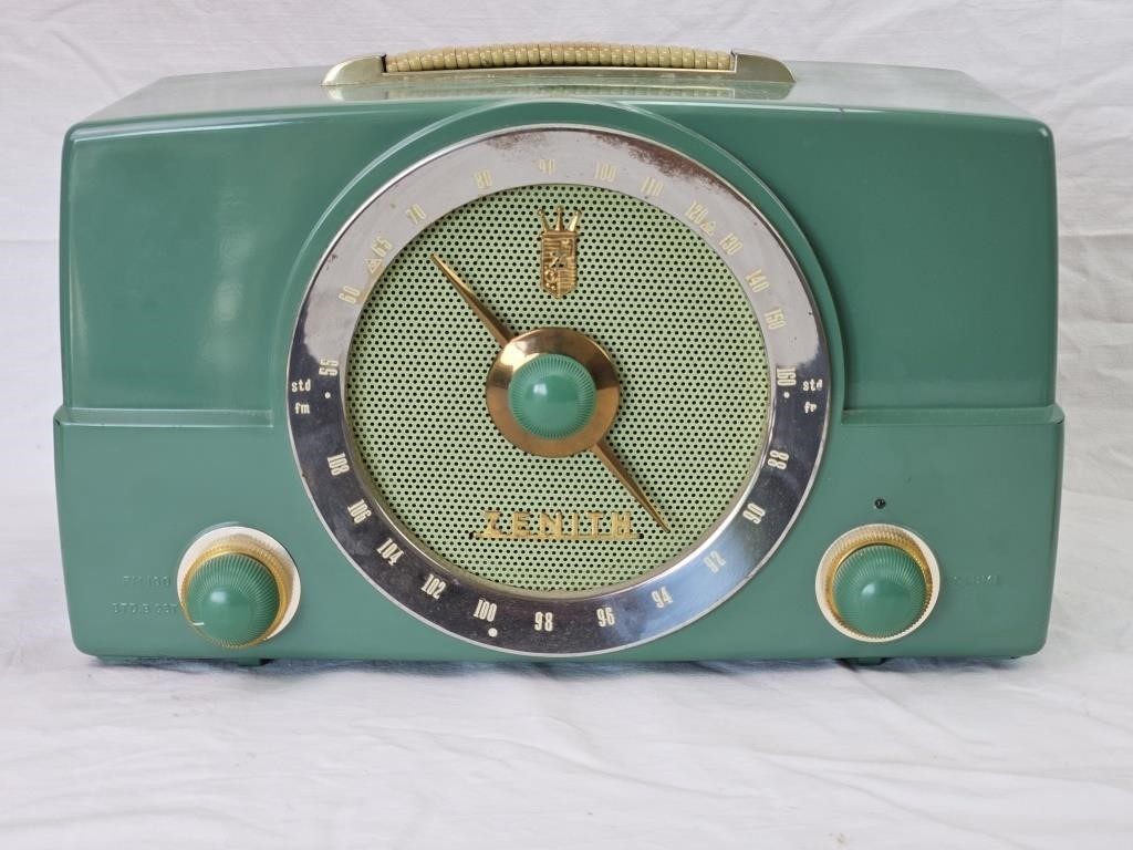 MCM Zenith FM Tabletop Tube Radio