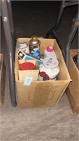 Lot of kitchen items and cleaning supplies