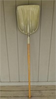 F1) Ames Long Handle Scoop Shovel, used