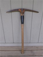 F1) Vintage Pick Axe, Heavy