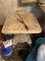 Antique Cast Iron Stove - BRING HELP TO REMOVE!!!