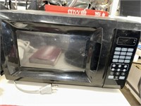 SMALL BLACK MICROWAVE