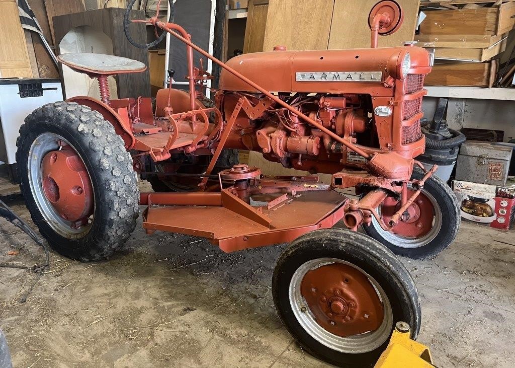 INTERNATIONAL HARVESTOR McCORMICK FARMALL CUB