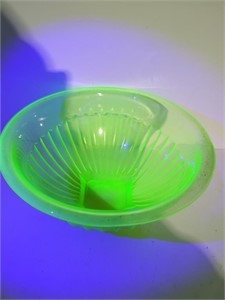 Green depression uranium glass mixing bowl