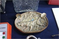 BRASS HUNTING DOG DECORATED ASHTRAY