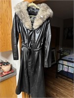Size 18 The Tannery leather removable fur collar