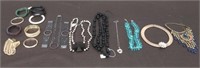 Bag 16 Pieces Fashion Jewelry