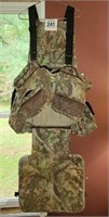 Cabela's hunting vest sz XL w/ built in seat