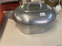 Very nice aluminum Dutch oven by Wagner ware