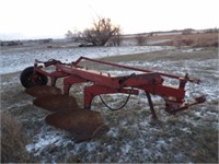 IH 710 3pt 3 Bottom 16in. Plow, w/Hyd. Gauge Wheel