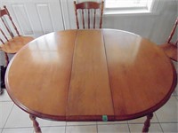 MAPLE DINING ROOM TABLE AND 4 CHAIRS - 1 LEAF