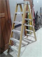 Dbl-sided Fiberglass 67" Ladder