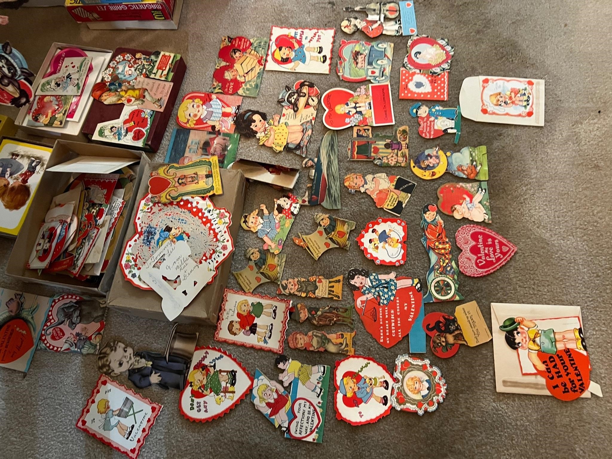 LARGE LOT OF VINTAGE VALENTINES CARDS