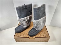 NEW Manitobah Mukluks Charcoal Boots (Size:L08)