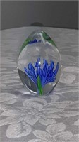 Flower Art glass paperweight 1.5 in by 2.5 in