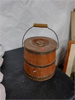 10x11in vintage wood bucket w/lid