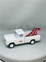 Tonka Toy tow truck circa 1960's - 9"