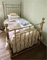 Twin size brass cannonball bed w/ bed linens