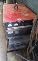 LINCOLN  IDEALARC DC- 600 WELDER- WITH LEADS-