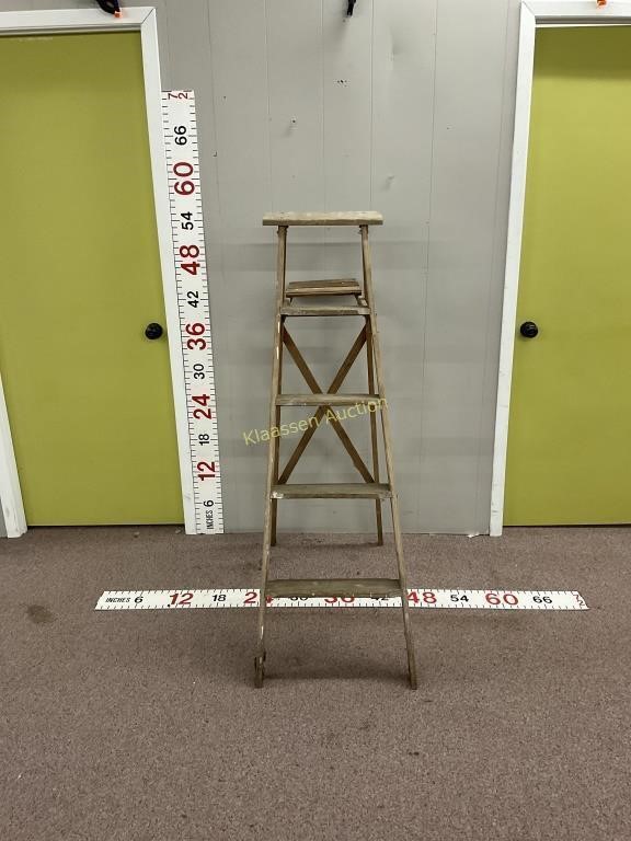 4ft Wood Ladder