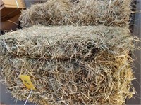 500 small square bales of grass SOLD BY THE LOT