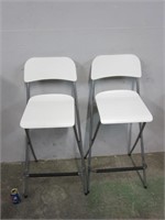 2 chaises haute avec appuie pied Ikea