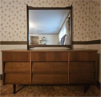 Vanity Dresser w/ Mirror