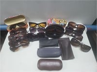 Lot sunglasses/cases