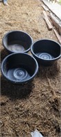 black feed bowls