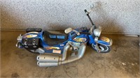 Kids battery powered HD motorcycle - has charger