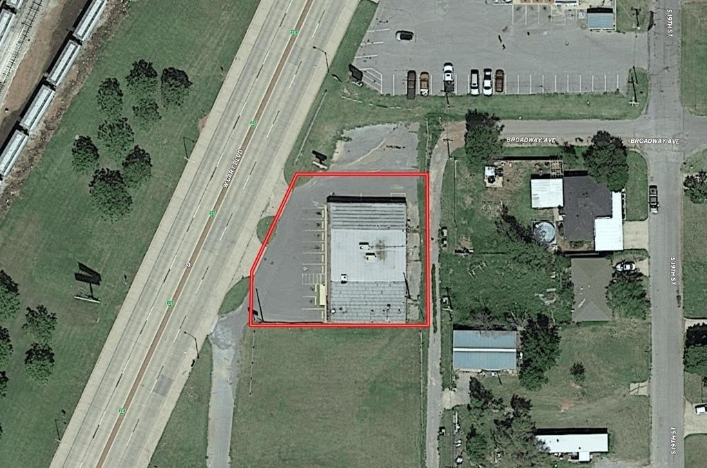 Commercial Building & Residential Lot for Sale Clinton, OK